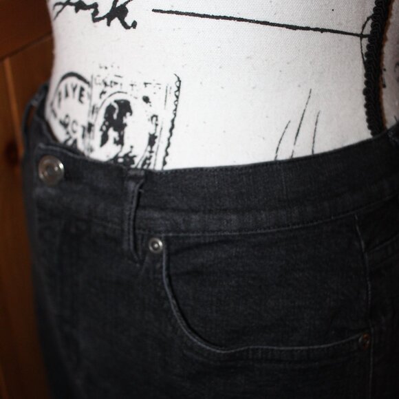 Talbots High Waist Relaxed Jeans - Carnegie Wash Size 8 - Picture 4 of 9